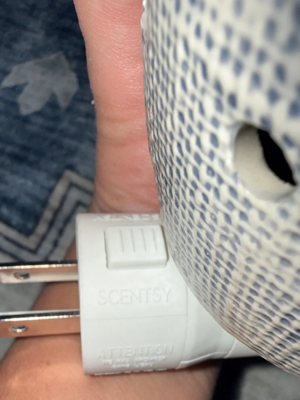 EUC- Scentsy Red Star Ceramic Plug-In Wall Warmer